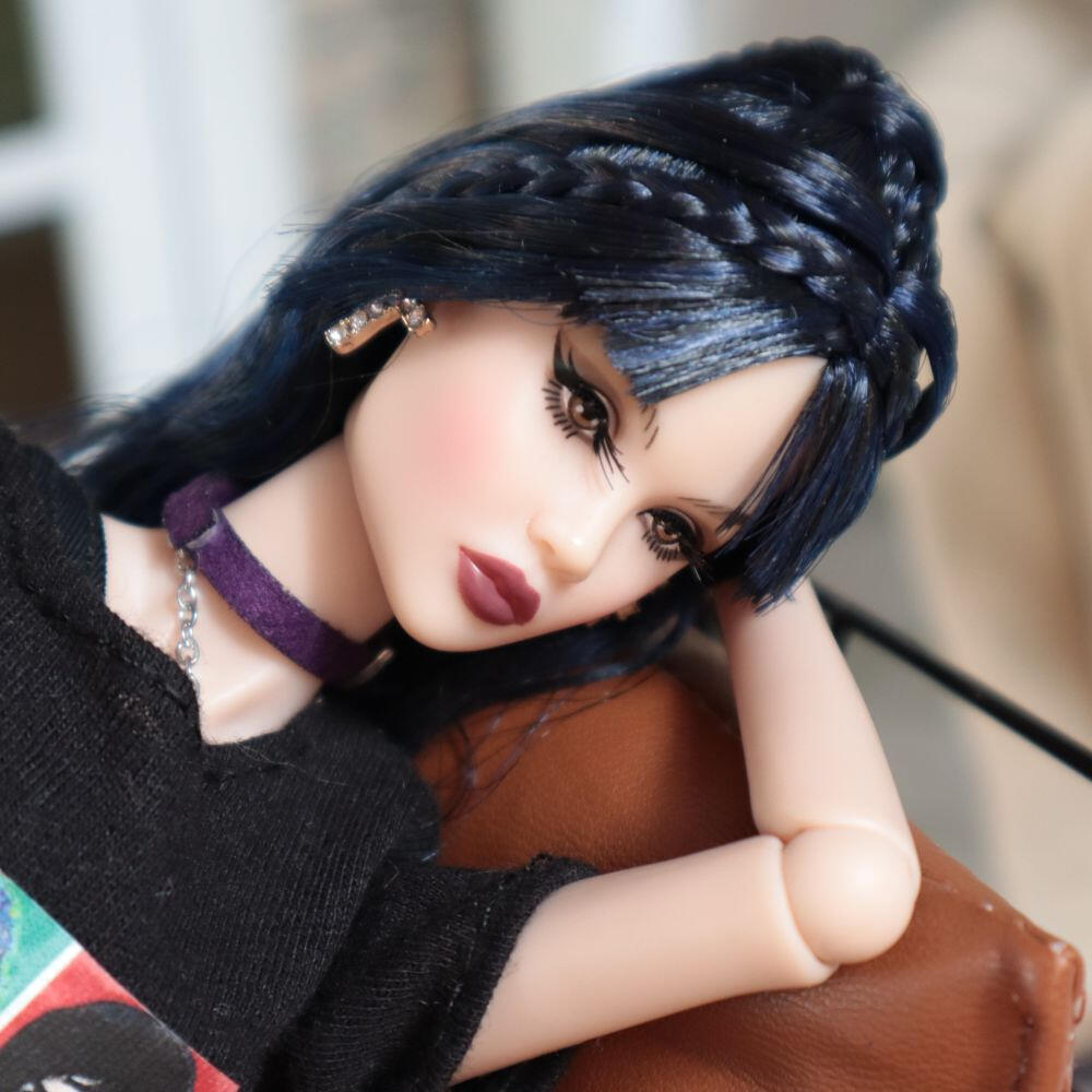 Portrait of Kumi fashion doll
